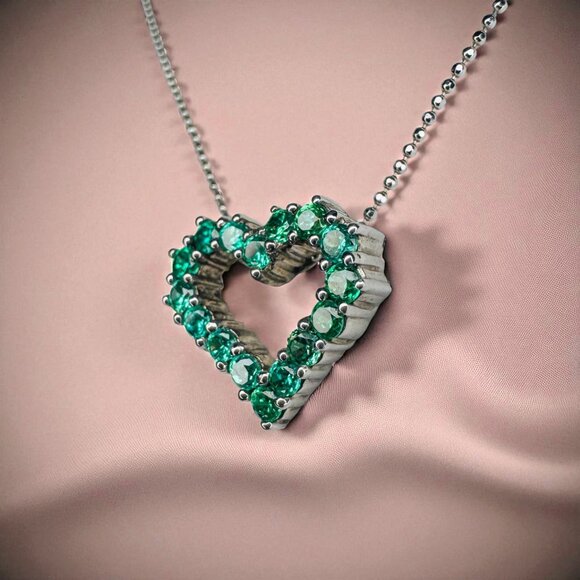 Natural Emerald Necklace in 14K White Gold - 15" VINTAGE Open Heart Pendant 3.4g - Picture 3 of 16